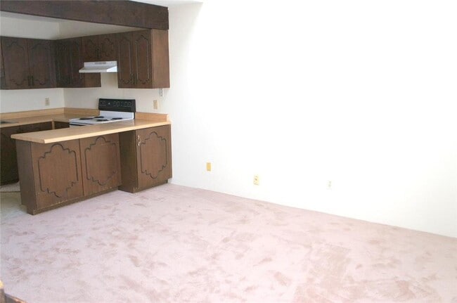Building Photo - 818 White Oak Dr