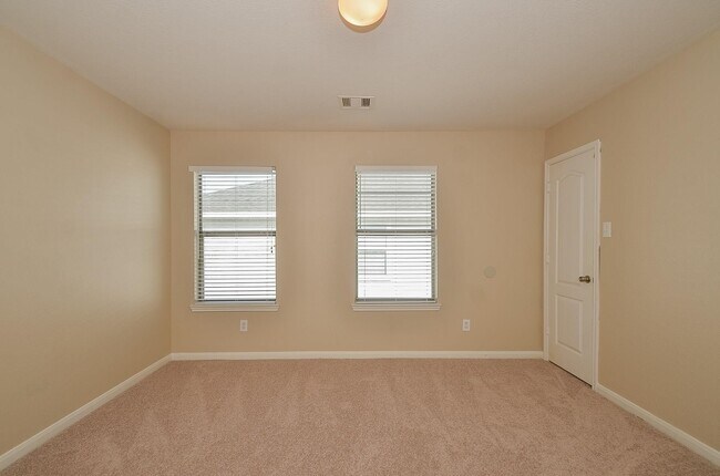 Building Photo - 2410 Crossmill Ln