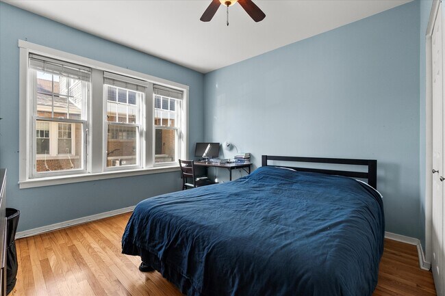 Building Photo - 2210 W Carmen Ave