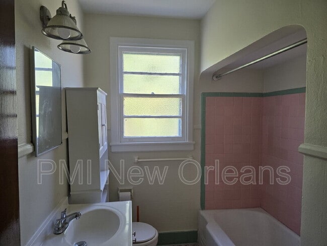 Building Photo - 3022 Serantine St