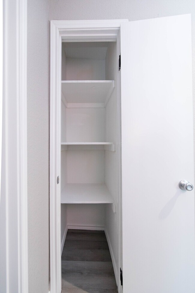 Building Photo - 305 W Sherman St