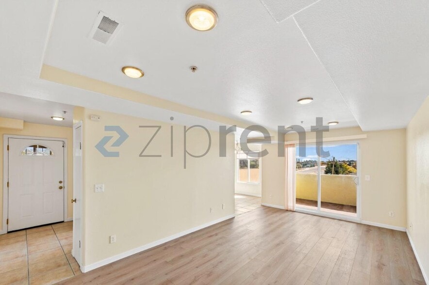 Building Photo - Unit C