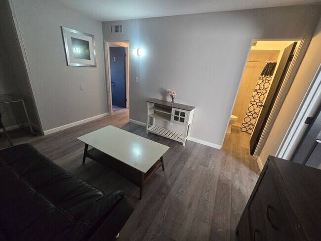 Building Photo - Rooms for Rent – Furnished, Lockable, & Private Backyard! 6 Spots Open.