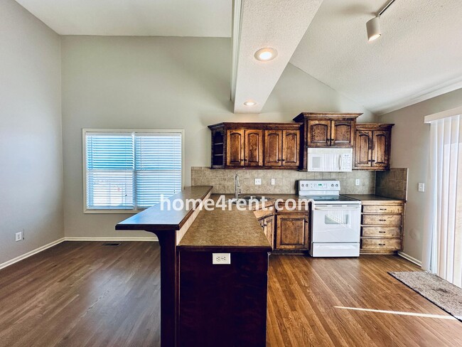 Building Photo - Wonderful Four Bedroom/Three Full Bath Hom...