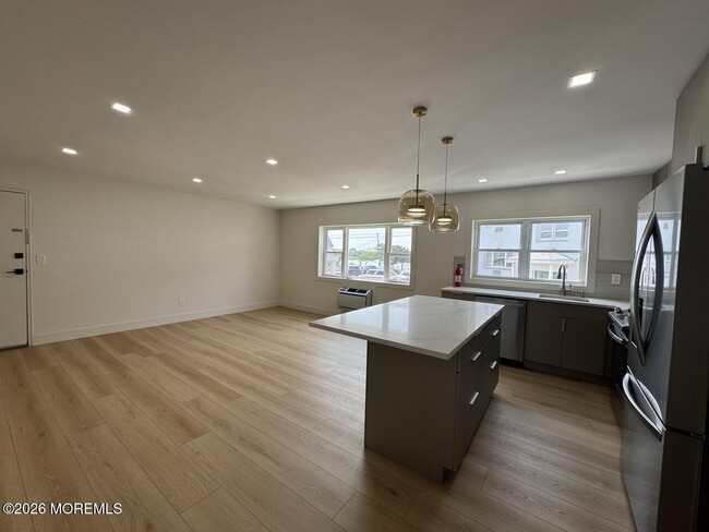 Building Photo - 1217 Ocean Ave N