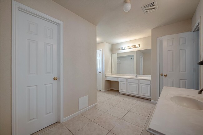 Building Photo - 2907 Little Branch Ct