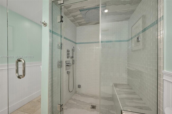 Building Photo - 201 Knollwood Dr