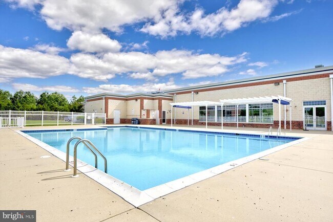Building Photo - 301 Adelaide Dr