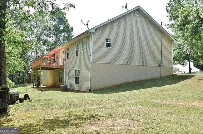 Building Photo - 451 Stark St