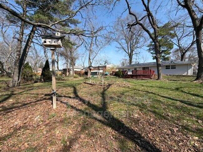 Building Photo - 404 Fee Fee Hills Dr