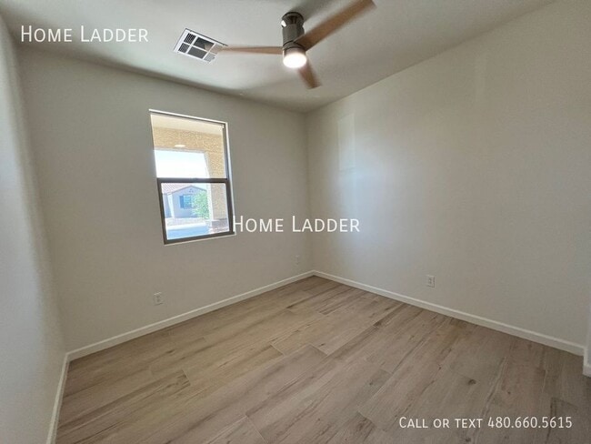 Building Photo - 1536 E Elegante Dr