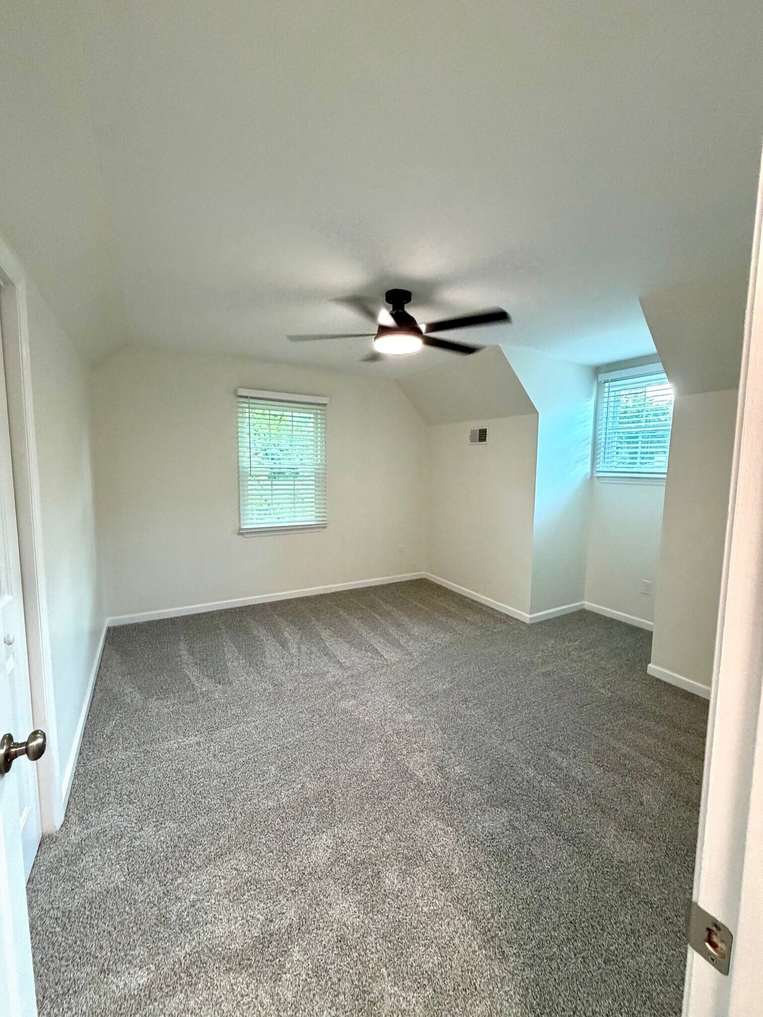 Building Photo - 302 Rolling Acres Dr