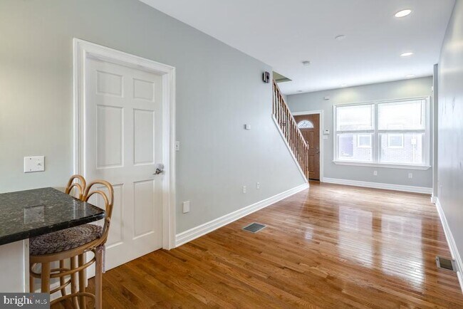 Building Photo - 2243 Kimball St