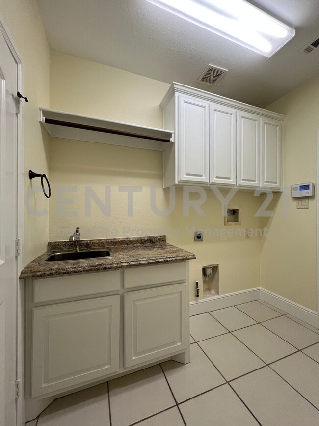 Building Photo - Spacious Two-Story 4/3/2 in Keller For Rent!