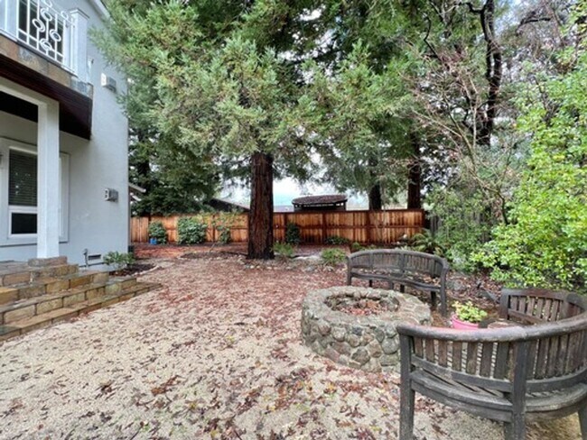 Building Photo - Custom Features, 3 Bedroom, 2 Bathroom, Napa Home