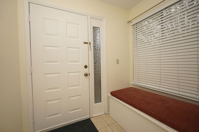 Building Photo - First Floor Condo in Bluewater Bay