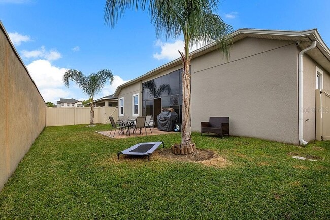 Building Photo - 2450 Chateau Lp