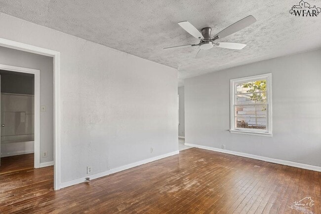 Building Photo - 1613 Hawes Ave