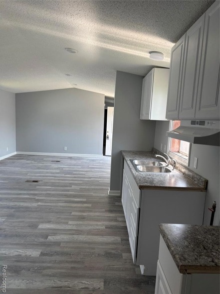 Building Photo - 1524 Crescent Ln Dr