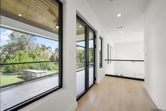 Building Photo - 9825 Fawn Vw Dr