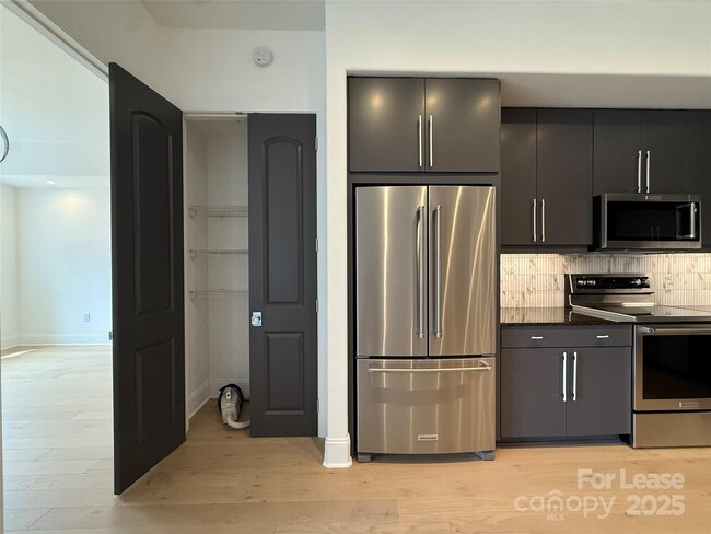 Building Photo - 4625 Piedmont Row Dr