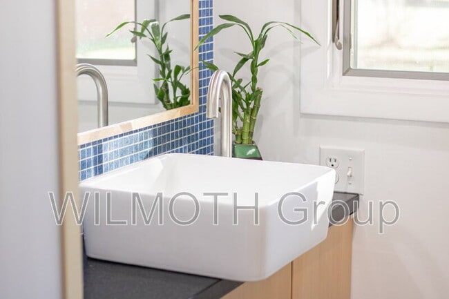 Building Photo - 10327 Orchard Park Dr W