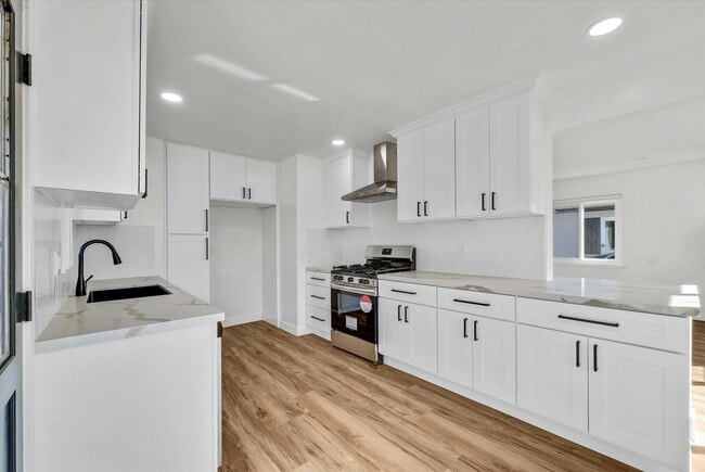 Building Photo - 18442 Patterson Ln