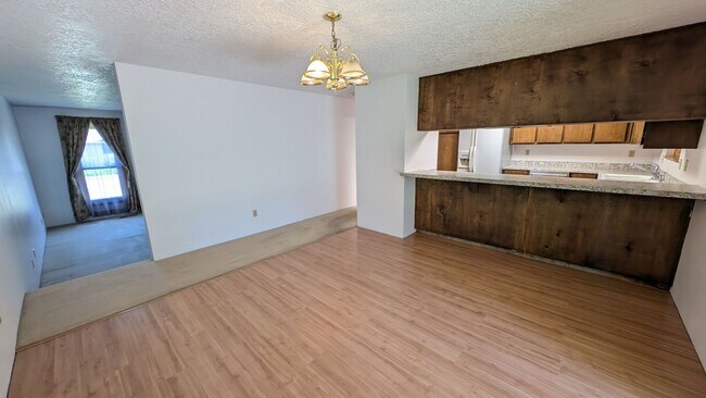 Building Photo - One level home with lots of character in Hillsboro.