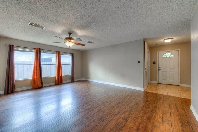 Building Photo - 2513 Glen Field Dr