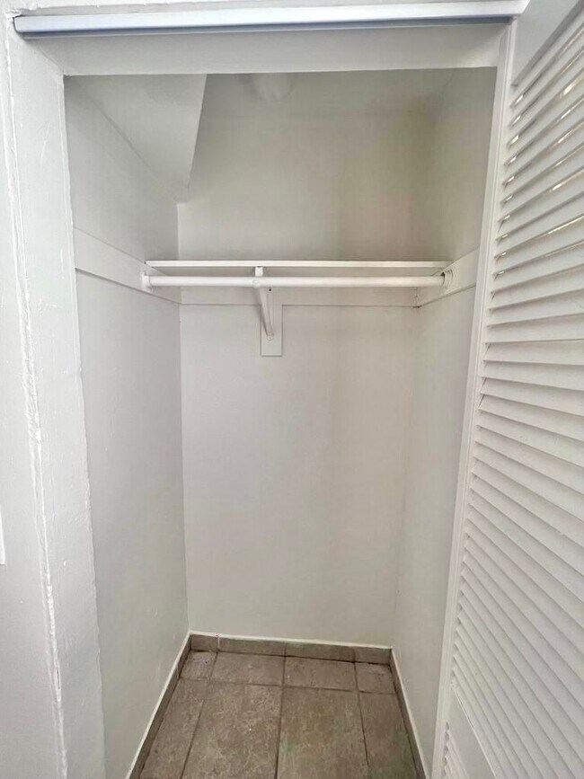 Building Photo - 1244 SW 5th St