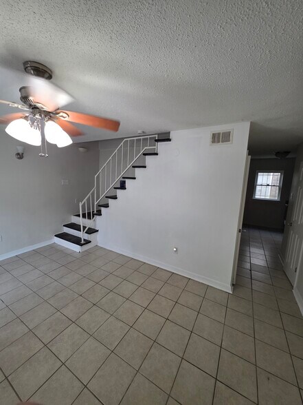 Building Photo - 6847 Mayo Blvd