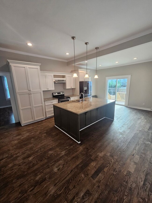 Building Photo - Historic Charm combined with Modern convenience 3 bedroom 2.5 bath spacious home