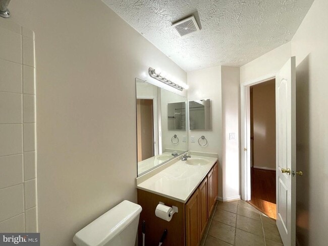 Building Photo - 48344 Long Ln