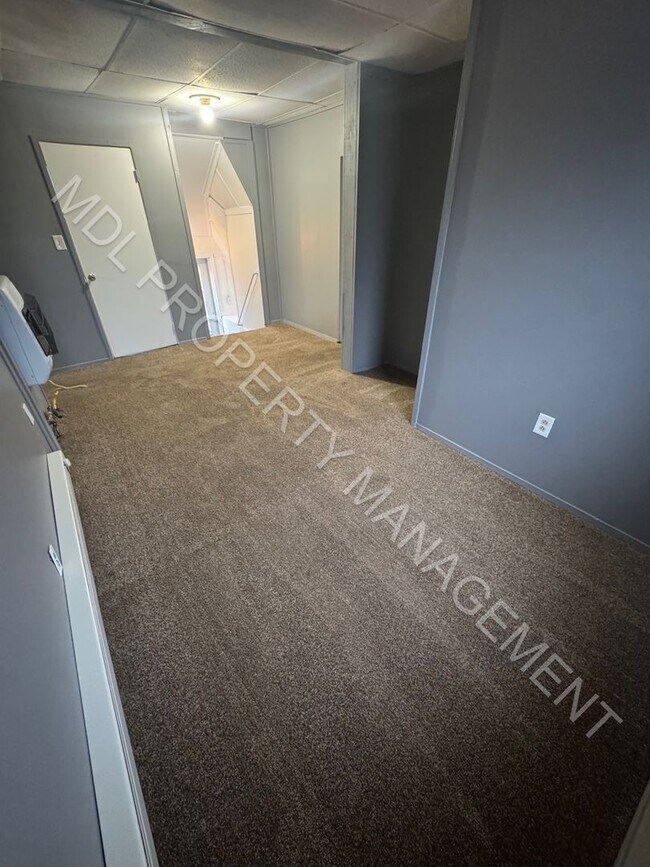 Building Photo - 311 Elm St