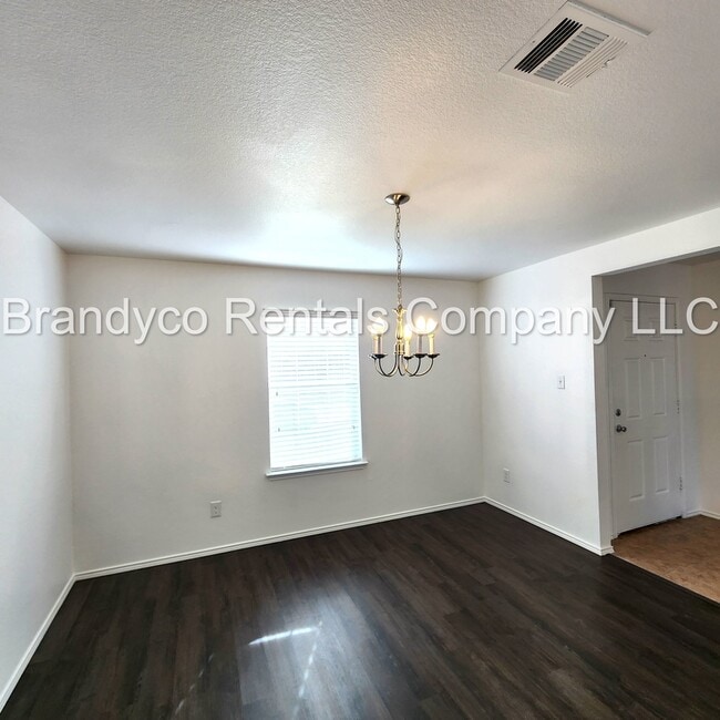 Building Photo - 411 Taurus Dr
