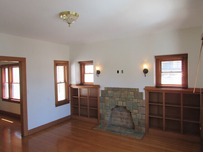 Living Room - 2217 A Ocean Ave - 2213 Ocean Ave