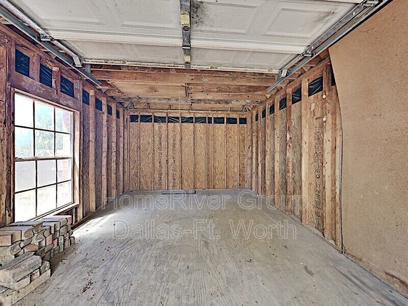 Building Photo - 2510 Valley View Dr