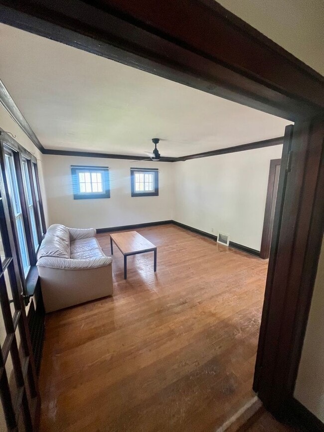 Building Photo - 306 N 71st St