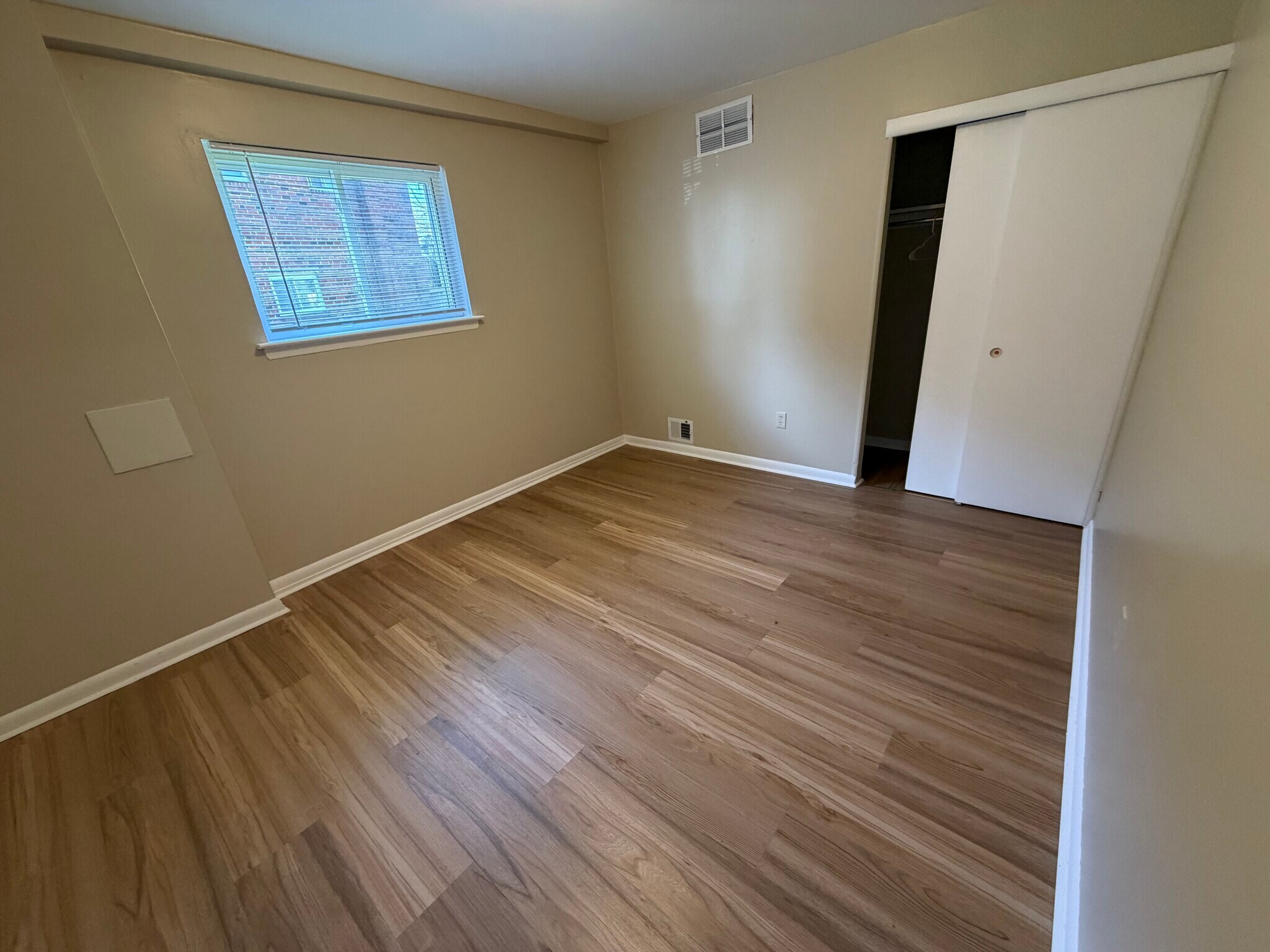 Building Photo - 9358 Hoff St