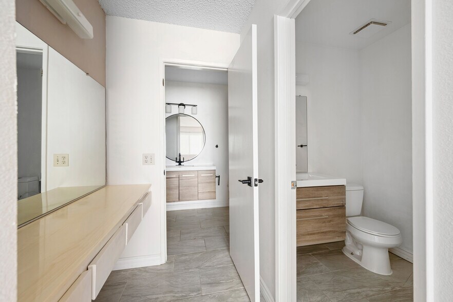 Building Photo - 10475 Newhome Ave