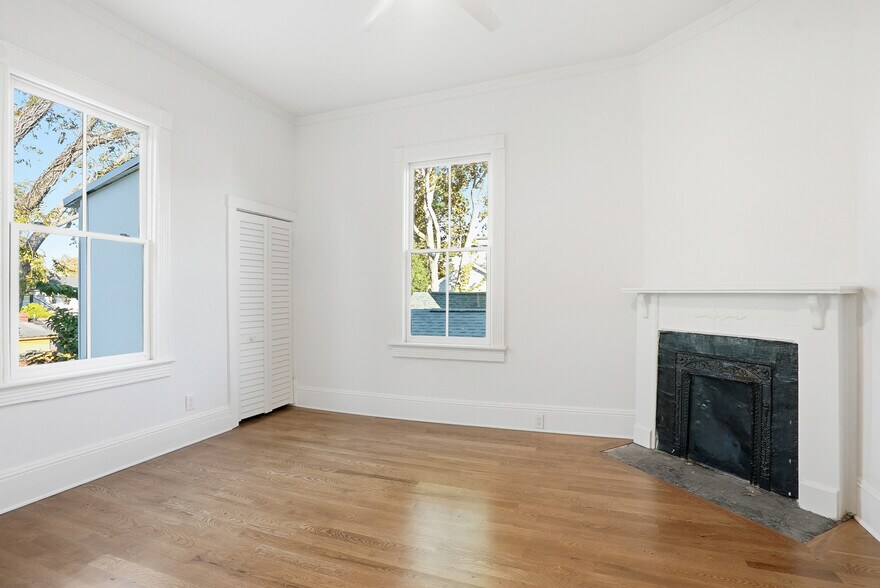 Building Photo - 518 E 33rd St