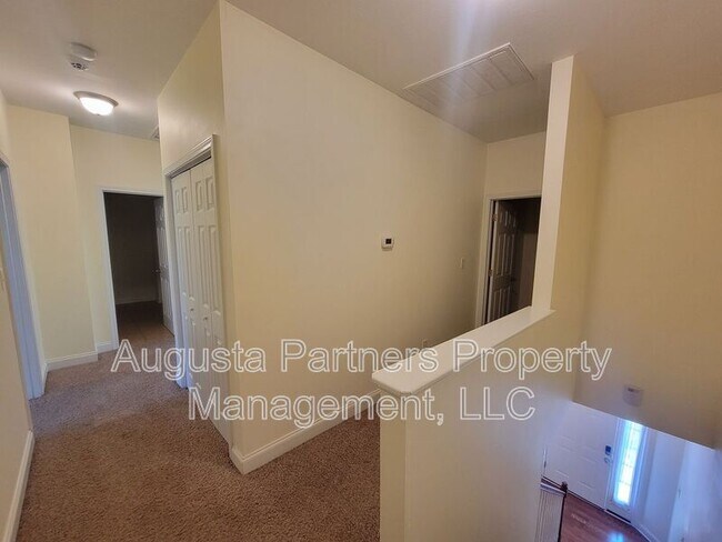 Building Photo - 420 Bowen Falls