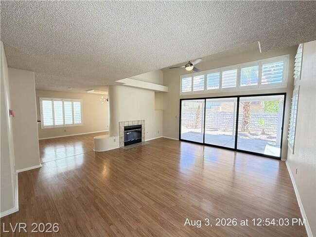 Building Photo - Beautiful Home with Private Balcony, Fireplace & Granite Kitchen