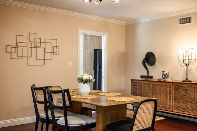 Building Photo - Chic Family house in West Covina