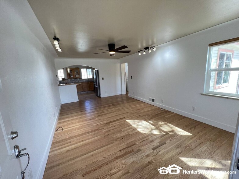 Building Photo - 4748 Shoshone St