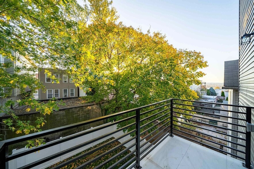Master Bedroom Balcony - 99 Hague St