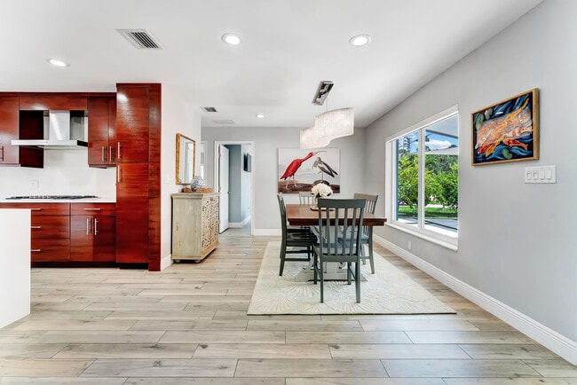 Building Photo - 2291 SE 15th St