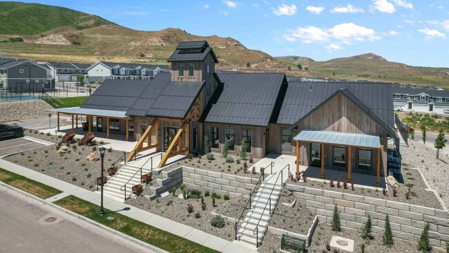 Building Photo - 8715 W Addie Dr