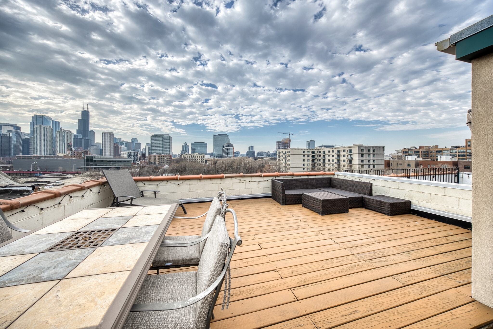 Building Photo - 811 W Superior St