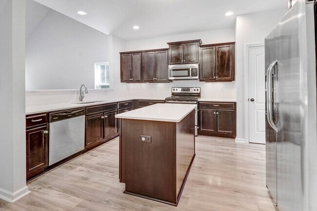 Building Photo - 111 E Berkshire Ct